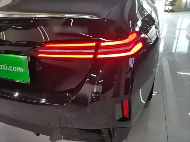 BMW 5 Series — Фото автомобиля 7