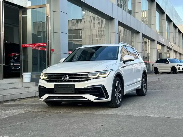Фотография автомобиля — Volkswagen Tiguan L