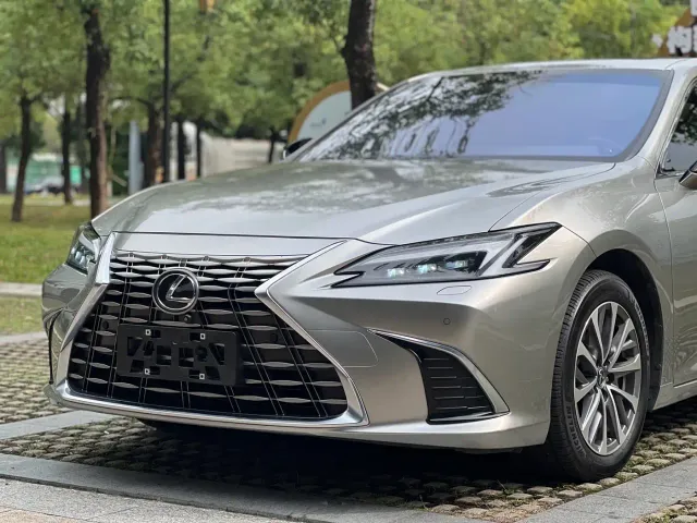 Lexus ES — Фото автомобиля 9
