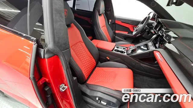 Lamborghini Urus — Фото автомобиля 17