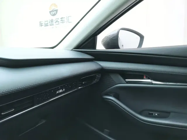 Mazda Axela — Фото автомобиля 11