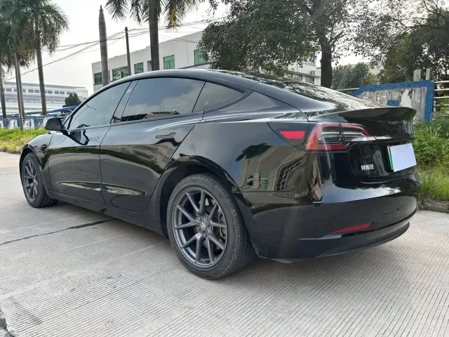 Tesla Model 3 — Фото автомобиля 7