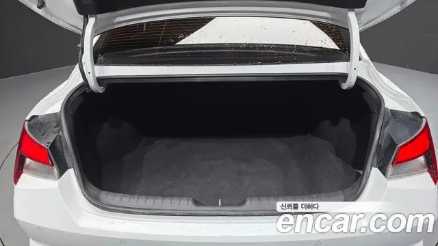 Hyundai AVANTE Avante (CN7) — Фото автомобиля 20