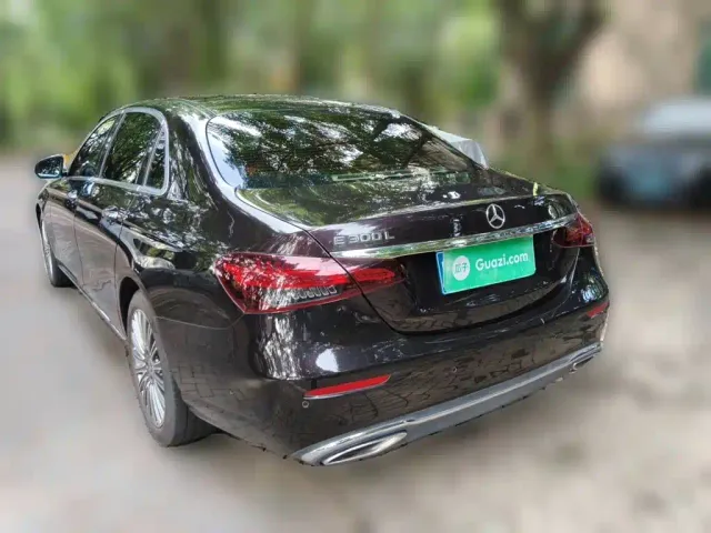 Mercedes-Benz E-Class — Фото автомобиля 4
