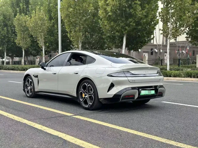 Xiaomi SU7 — Фото автомобиля 8
