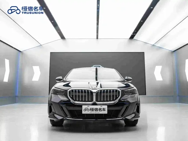 BMW 5 Series — Фото автомобиля 2