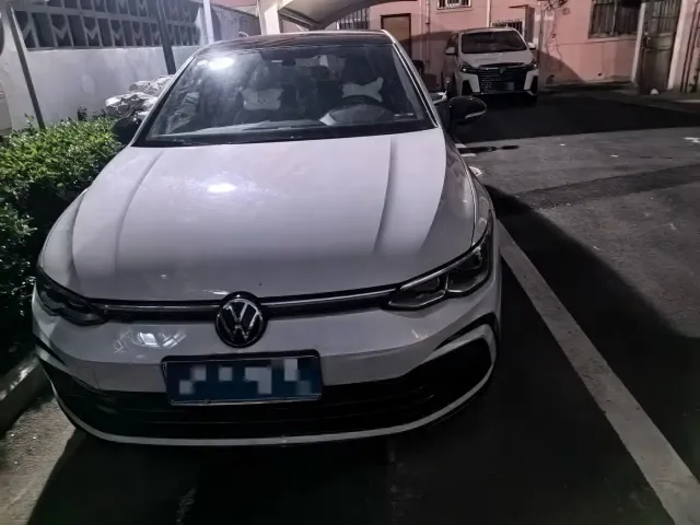 Volkswagen Golf — Фото автомобиля 2