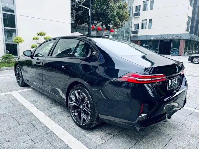 BMW 5 Series — Фото автомобиля 7