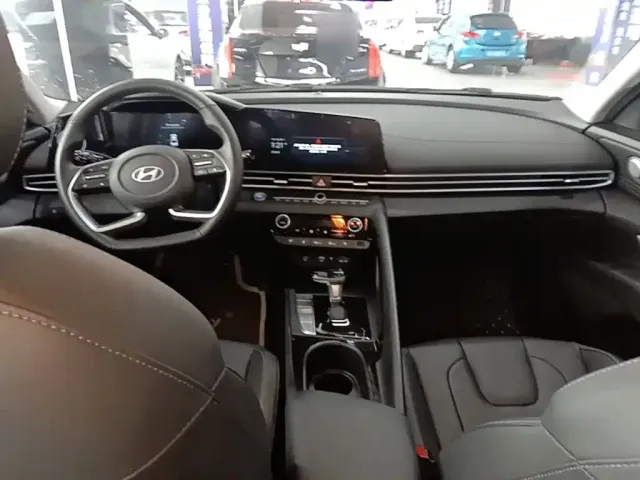 Hyundai Elantra — Фото автомобиля 9