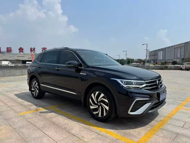 Volkswagen Tiguan L — Фото автомобиля 3
