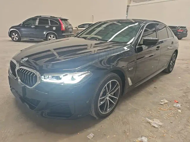Фотография автомобиля — BMW 5 Series