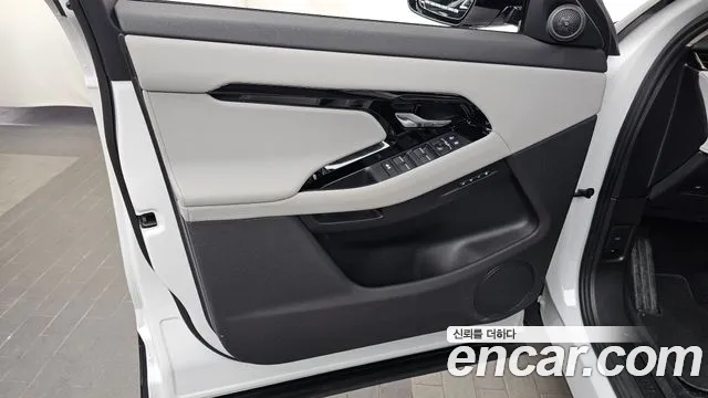 Land Rover Range Rover Evoque Range Rover Evoque 2 поколение — Фото автомобиля 24