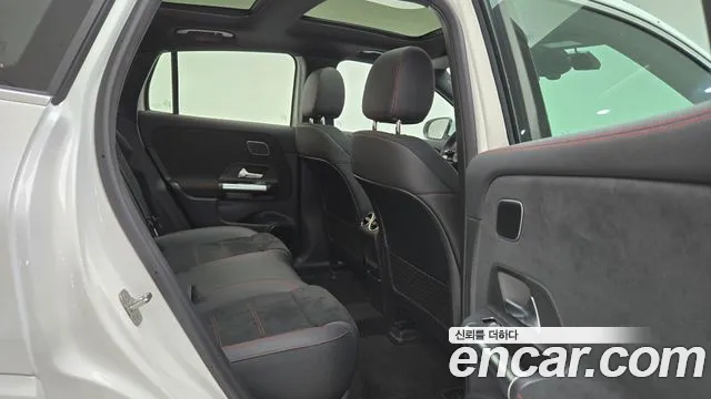 Mercedes-Benz EQA — Фото автомобиля 10