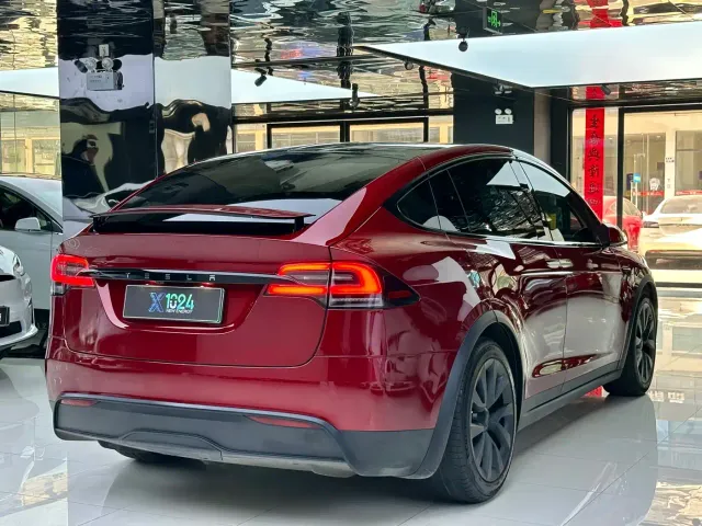 Tesla Model X — Фото автомобиля 4