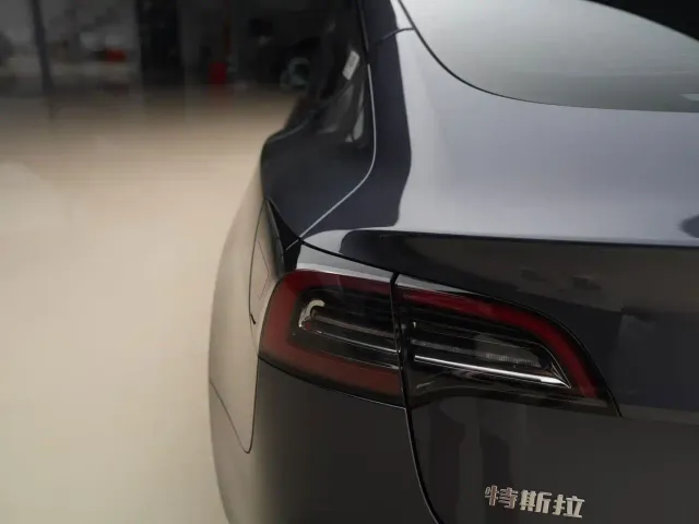 Tesla Model 3 — Фото автомобиля 7