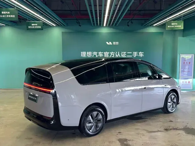 Li Auto MEGA — Фото автомобиля 6
