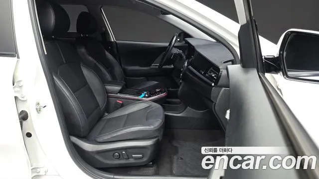 Kia Niro — Фото автомобиля 17