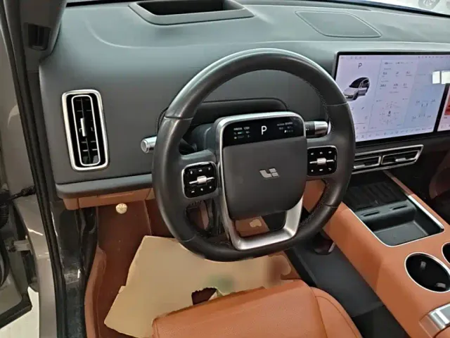 Li Auto L8 — Фото автомобиля 10