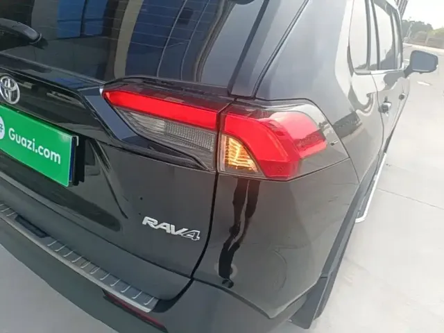 Toyota RAV4 — Фото автомобиля 7