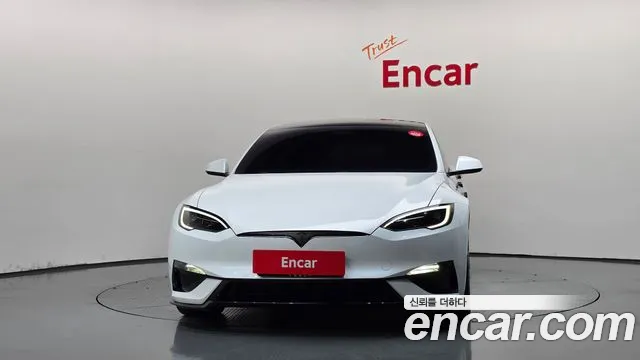 Tesla Model S — Фото автомобиля 3