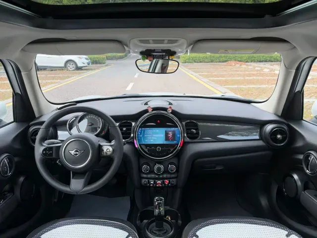 MINI Hatch — Фото автомобиля 6