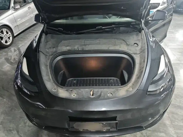Tesla Model Y 2024 Rear-Wheel Drive Version — Фото автомобиля 19