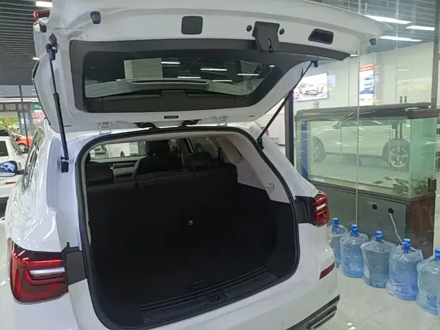 Roewe RX5 — Фото автомобиля 18