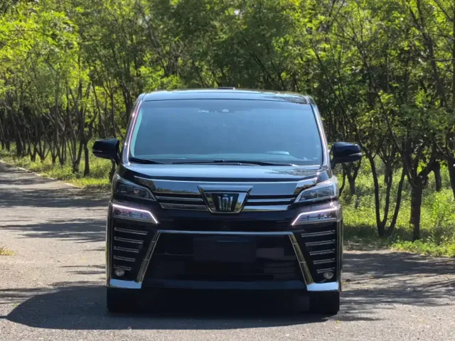 Toyota Vellfire 2021 Crown Hybrid 2.5L HV Supreme Edition — Фото автомобиля 2