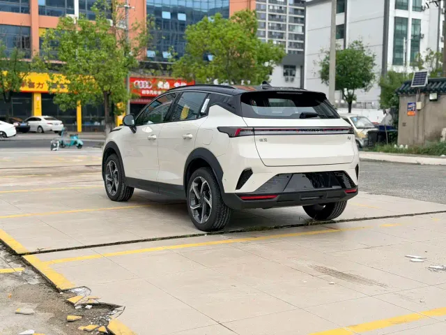 Lynk & Co 06 — Фото автомобиля 11