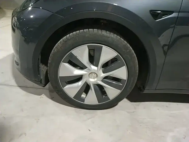 Tesla Model Y — Фото автомобиля 22
