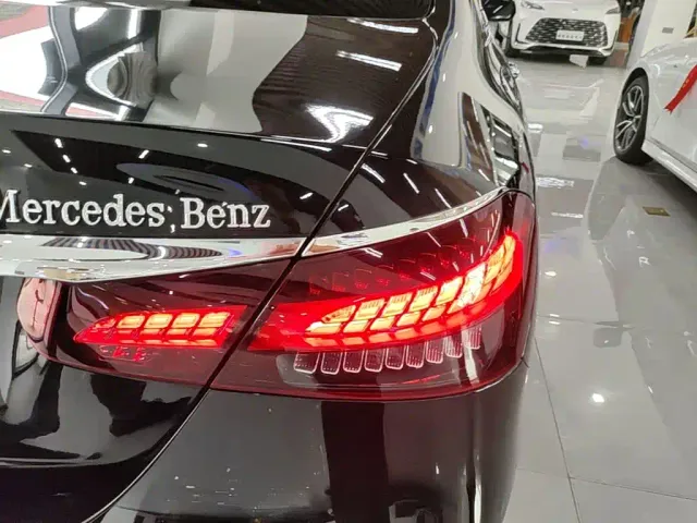 Mercedes-Benz E-Class — Фото автомобиля 7