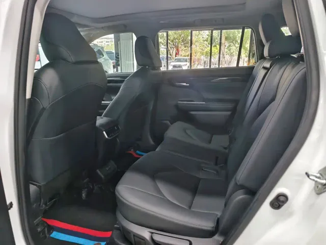 Toyota Highlander — Фото автомобиля 8