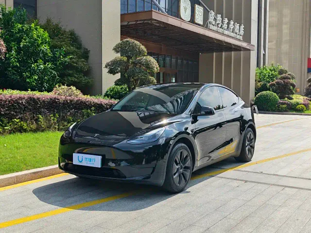 Фотография автомобиля — Tesla Model Y