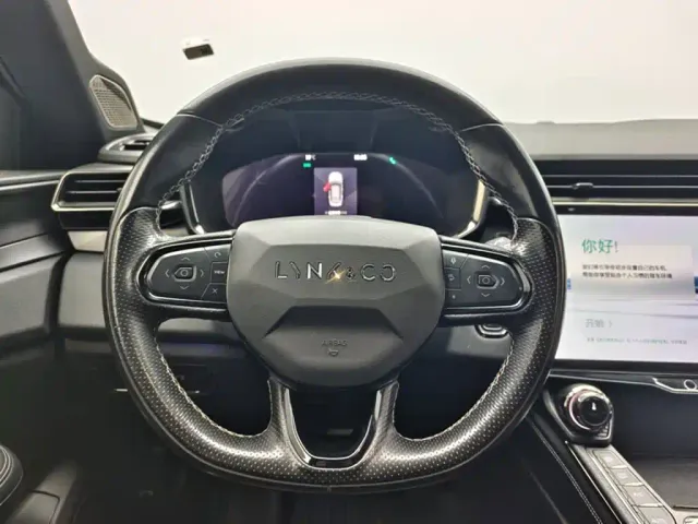 Lynk & Co 01 — Фото автомобиля 13
