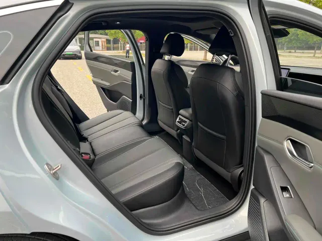 BYD Qin L — Фото автомобиля 10