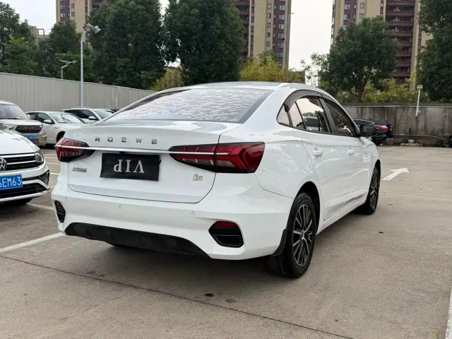 Roewe i5 — Фото автомобиля 12