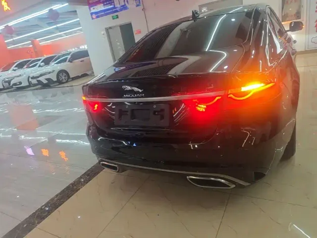 Jaguar XFL — Фото автомобиля 5