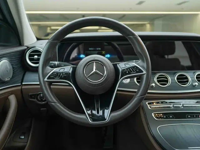 Mercedes-Benz E-Class — Фото автомобиля 17