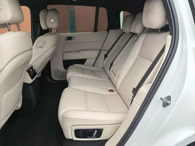 Li Auto L7 — Фото автомобиля 13