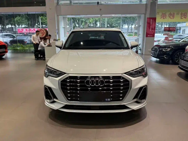 Audi Q3 — Фото автомобиля 2