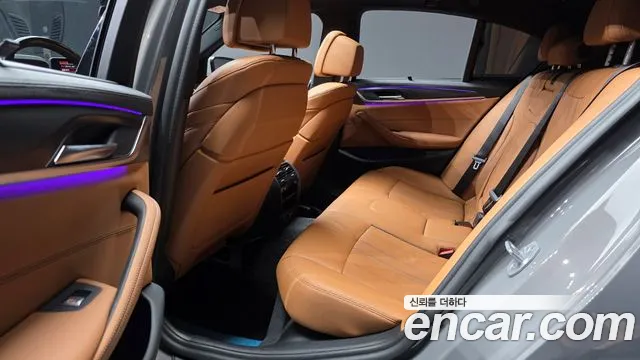 BMW 5-Series — Фото автомобиля 12