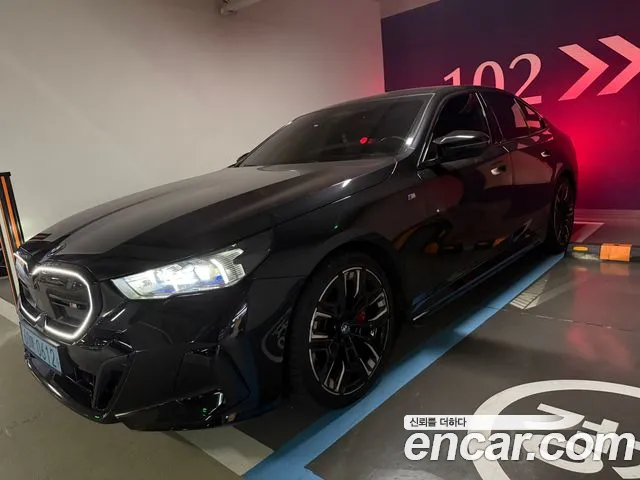 Фотография автомобиля — BMW i5 G60
