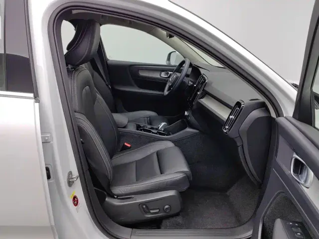 Volvo XC40 — Фото автомобиля 23