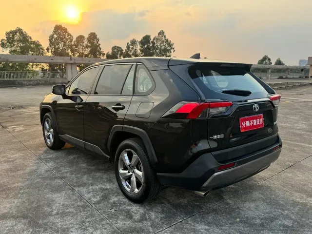 Toyota RAV4 — Фото автомобиля 4