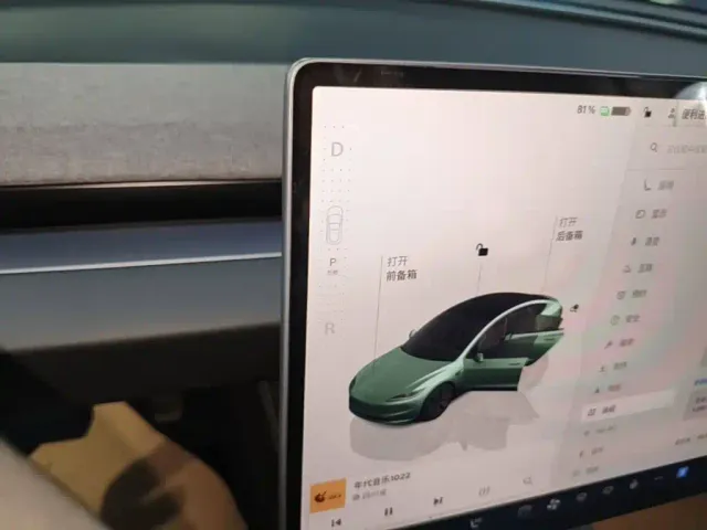 Tesla Model 3 — Фото автомобиля 13