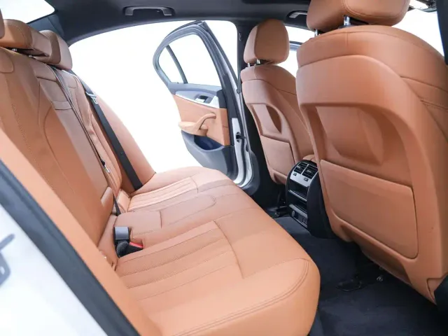 BMW 5 Series — Фото автомобиля 23