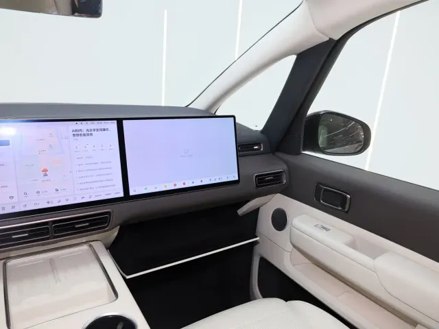 Li Auto MEGA — Фото автомобиля 19