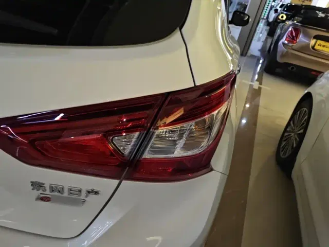 Nissan Tiida — Фото автомобиля 7