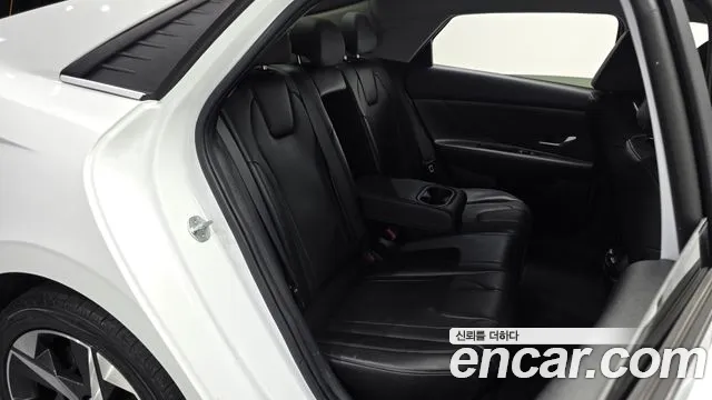Hyundai AVANTE Avante (CN7) — Фото автомобиля 12
