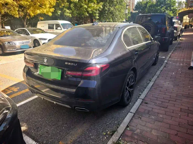 BMW 5 Series — Фото автомобиля 10